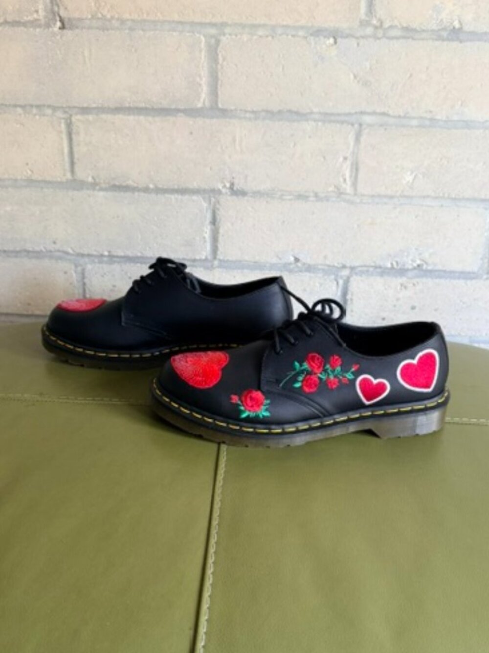 Dr. Martens 1461 black oxford red hearts and roses size US W 11 / UK 9 VGUC - Picture 4 of 9